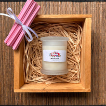 Load image into Gallery viewer, Musk Stick Scented Soy Candle
