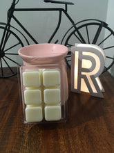 Load image into Gallery viewer, Cookie Time soy wax clamshell melts by Rendezvous Candle Co
