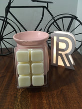 Load image into Gallery viewer, David Austin Rose Scented Soy Candle
